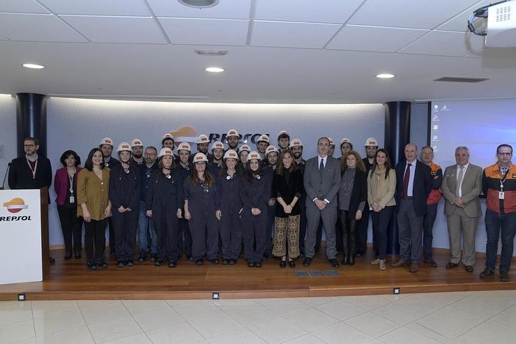 A Conselleira De Educación, Carmen Pomar, Visita  A Alumnos De FP Na Refinaría De Repsol. CONSELLERIA DE EDUCACIÓN 