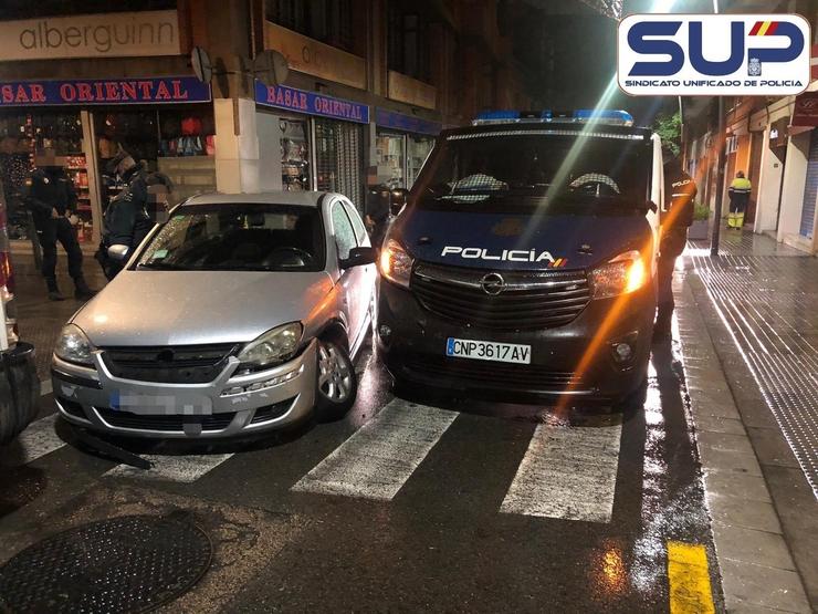 Feridos cinco axentes da Comisaría de Santiago en Barcelona ao chocar un coche contra o seu furgón policial.. SUP 