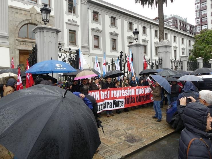 Concentración con motivo do xuízo na Coruña ao exsecretario de CIG en Ferrol Xesús Anxo López Pintos.. CIG