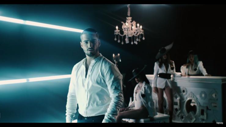 Maluma no seu videoclip "Cuatro Babys" / Proyecto Puente