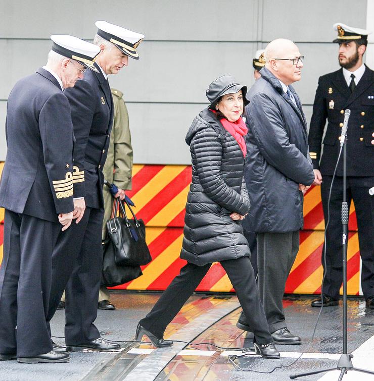 A ministra de Defensa en funcións, Margarita Carballos, recibe aos tripulantes, o Arsenal Militar de Ferrol, da fragata 'Méndez Núñez' tras máis de sete meses de circunnavegación, en Galicia (España), a 28 de novembro de 2019.. Mero Barral - Europa Press 