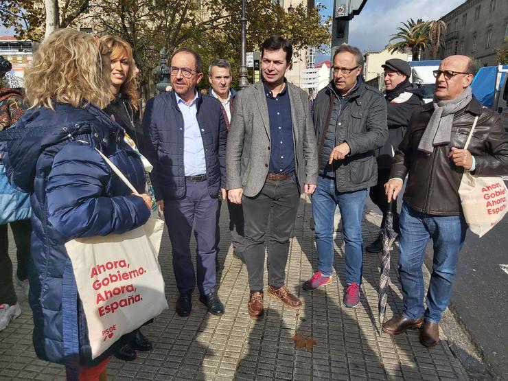 O secretario do PSOE de Xustiza, Novos Dereitos e Liberdades, Andrés Perelló, con Gonzalo Caballero en Ourense. 