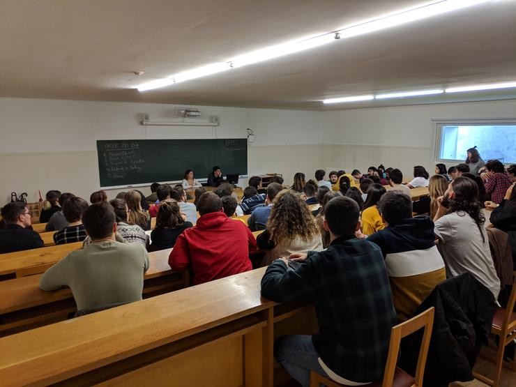 A Asamblea de Comunicación, establecendo a súa organización 