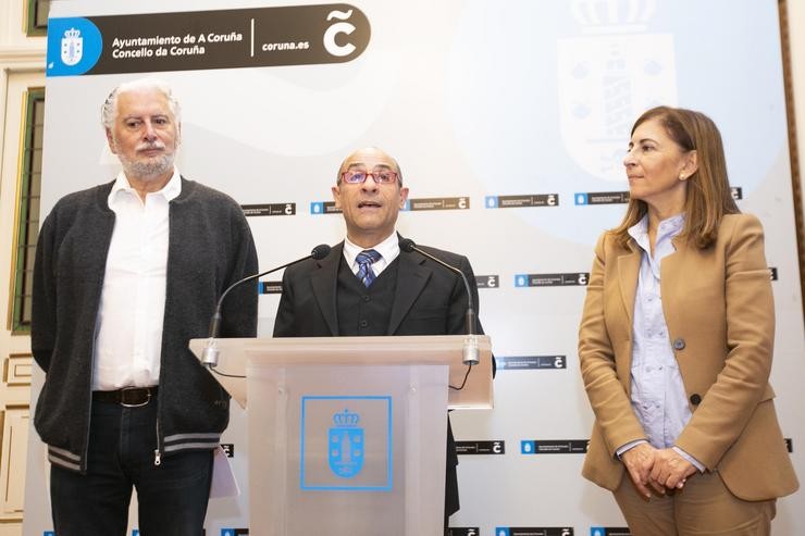 O concelleiro de Cultura, Jesús Celemín, e a directora da Fundación Luís Seoane, Silvia Longueira, asisten á presentación dun evento de música electrónica. CONCELLO DA CORUÑA 