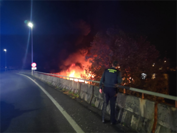 Gran incendio un astaleiro de Pontevedra 