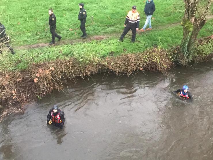 Imaxe da procura dunha pesoa desaparecida nun río 