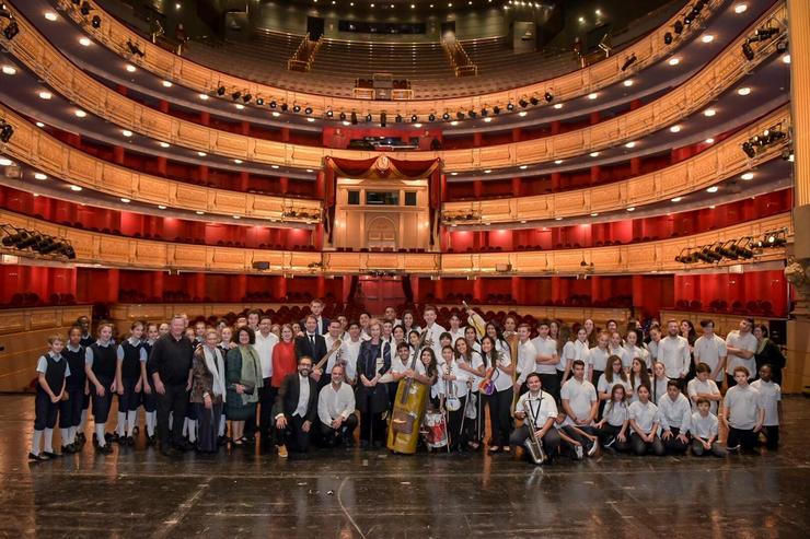 A orquestra de instrumentos reciclarvos de Cateura nunha imaxe de arquivo no Teatro Real coa raíña Sofía.. ECOEMBES