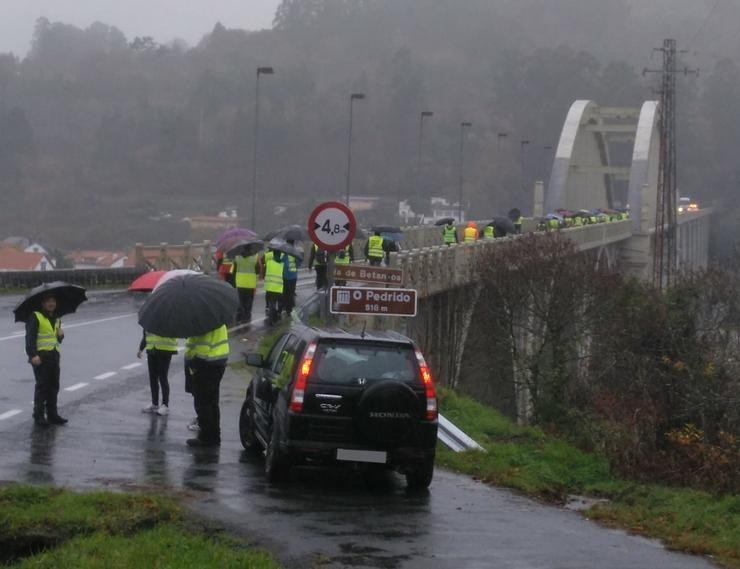 Completada baixo unha intensa choiva e ventos fortes a terceira etapa da marcha a pé por unha transición xusta. 