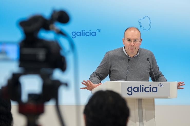 O secretario xeral do PP de Galicia, Miguel Tellado, en rolda de prensa 