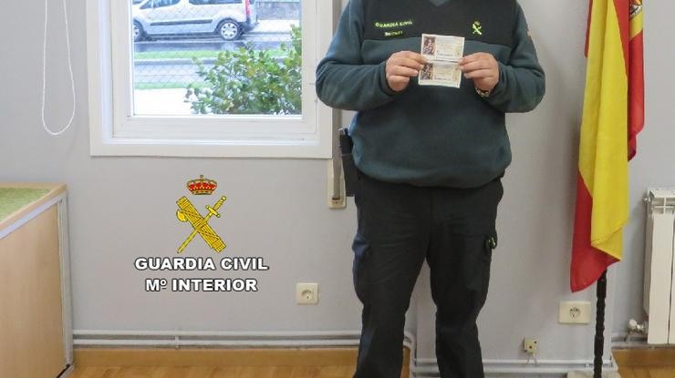A Garda Civil recupera varios décimos de lotaría subtraídos nun supermercado en Bandeira (Silleda).. GARDA CIVIL / Europa Press