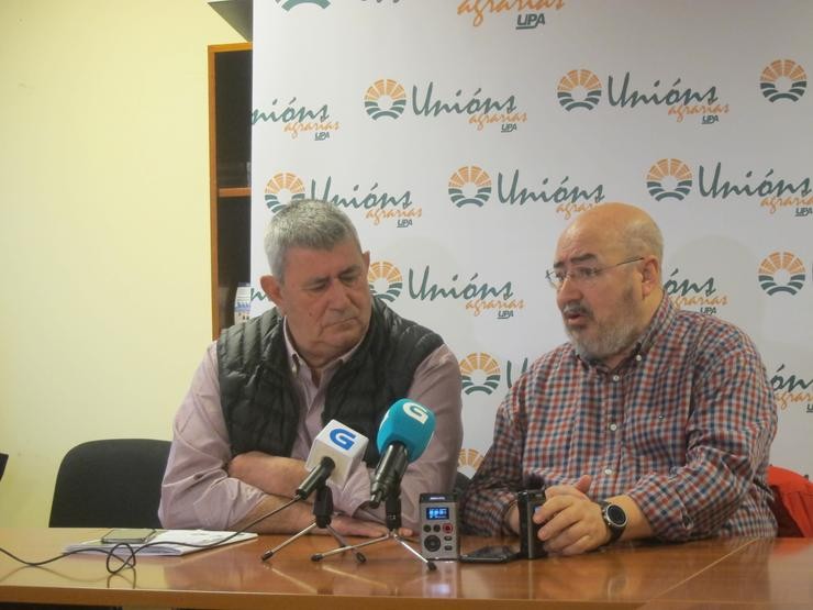 Lorenzo Ramos (UPA) e Roberto García (Unións Agrarias) en rolda de prensa en Santiago 