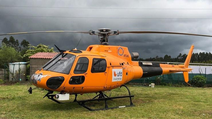 Helicóptero de UDF, distribuidora eléctrica de Naturgy, para liquidar as incidencias do temporal 