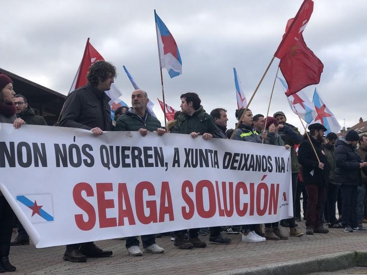 Protesta de Seaga ante a Xunta. En Marea