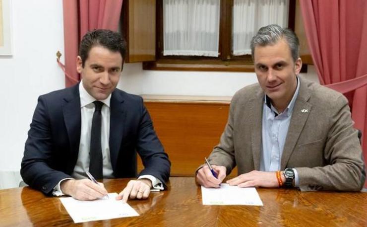 García Egea, do PP, e Ortega Smith, de Vox, asinan un pacto para a gobernabilidade en Andalucía 