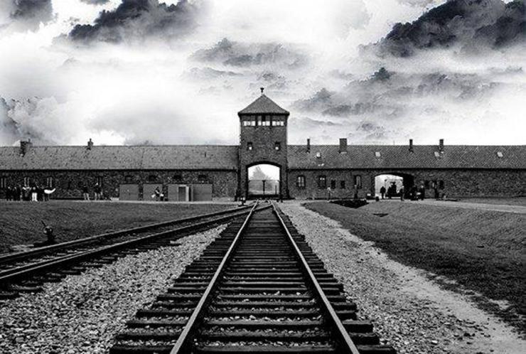 Entrada ao campo de concentración nazi de Auschwitz