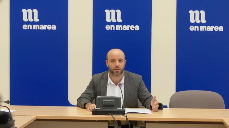 O portavoz de En Marea, Luís Villares, na rolda de prensa. EN MAREA 