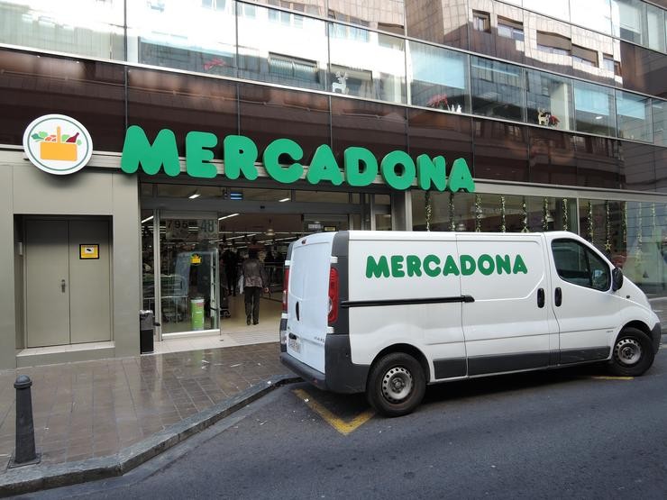 Entrada dun Mercadona 