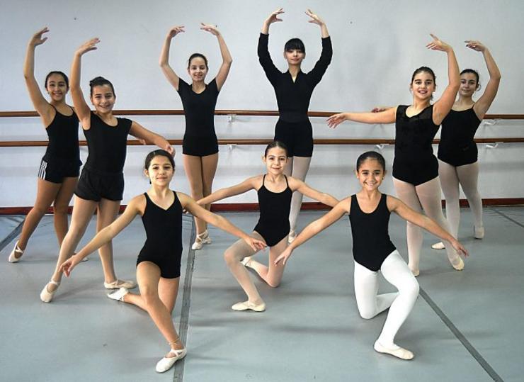 Alumnas de ballet do conservatorio Coppelia/ Miguel Núñez