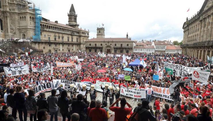 Manifestación en Santiago de Compostela contra a minaría / Plataforma Veciñal Mina Touro - O Pino NON.