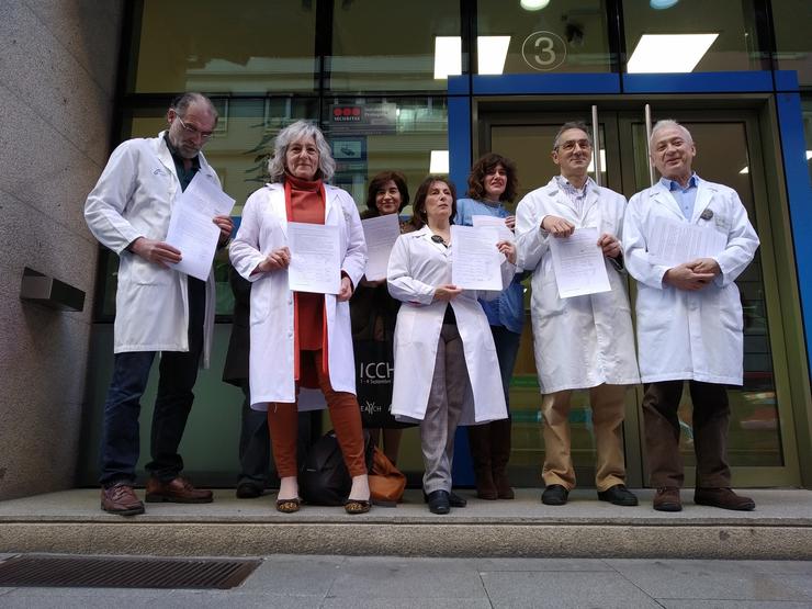 Entrega de firmas médicos de atención primaria. COLECTIVO DE MÉDICOS DE ATENCIÓN PRIMARIA