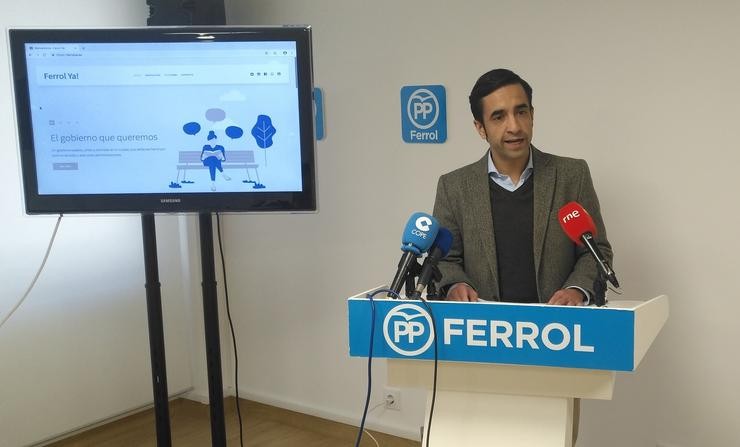 O popular José Manuel Rei Varela en rolda de prensa en Ferrol. / Europa Press