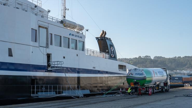 O porto de Ferrol acolle por primeira vez operacións de subministración de gas natur. PORTO DE FERROL 