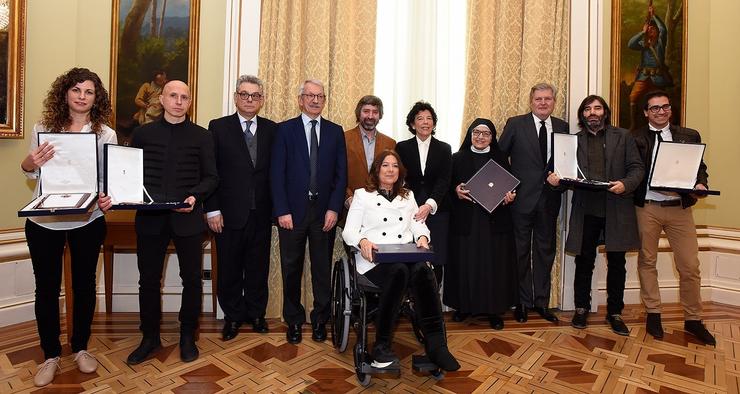 A ministra Celaá cos premiados coas Placas de Honra da Orde Civil Ao. MEFP 