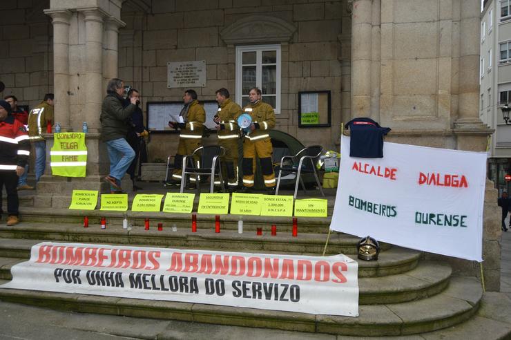Bombeiros en folga en Ourense. RECIBIDA 