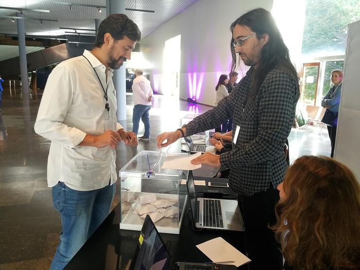 Antón Gómez Reino votando nas primarias de Podemos Galicia. EUROPA PRESS - Arquivo / Europa Press
