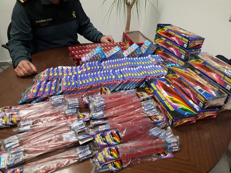 Material pirotécnico incautado en Baiona (Pontevedra). GARDA CIVIL / Europa Press