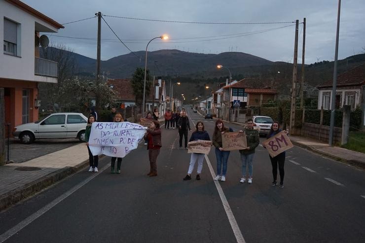 Manifestación en Nogueira de Ramuín polo Día da Muller 