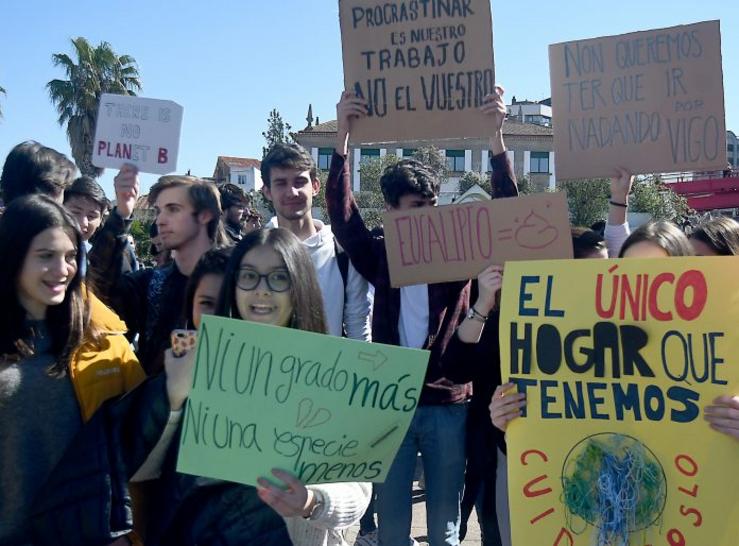 A mocidade protesta contra o cambio climático e piden ecoloxismo 