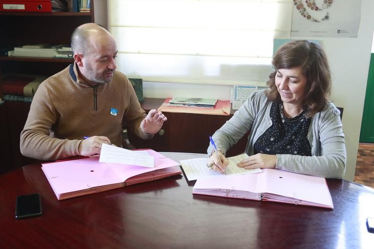 A Xunta asina un acordo coa Federación Provincial de Cofrarías. XUNTA