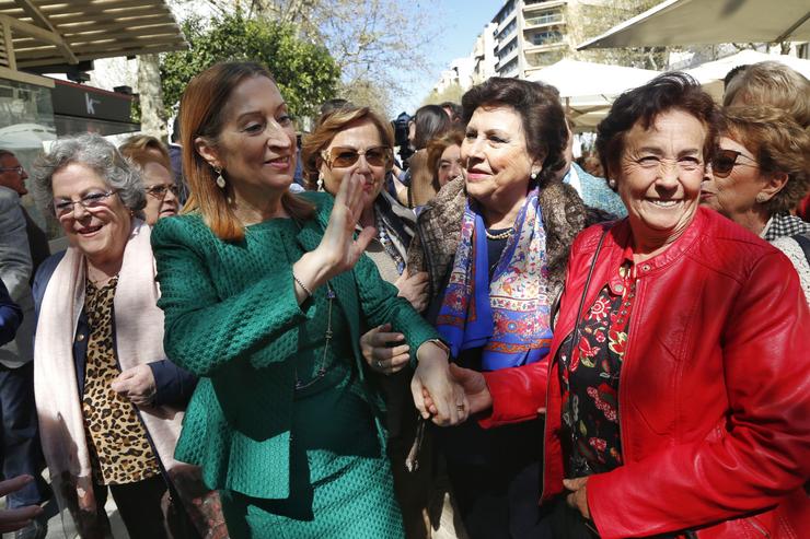 Ana Pastor realiza unha visita a Córdoba. Enrique Gómez - Europa Press 