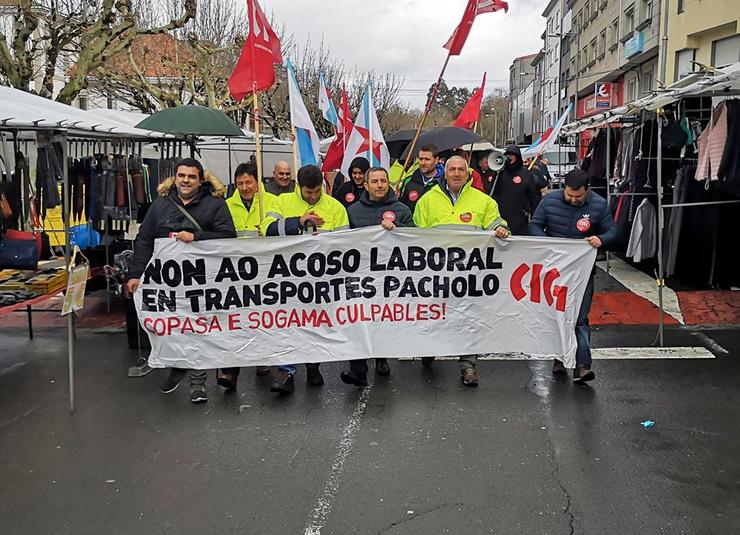 Manifestación contra o acoso laboral en Transportes Pacholo /CIG