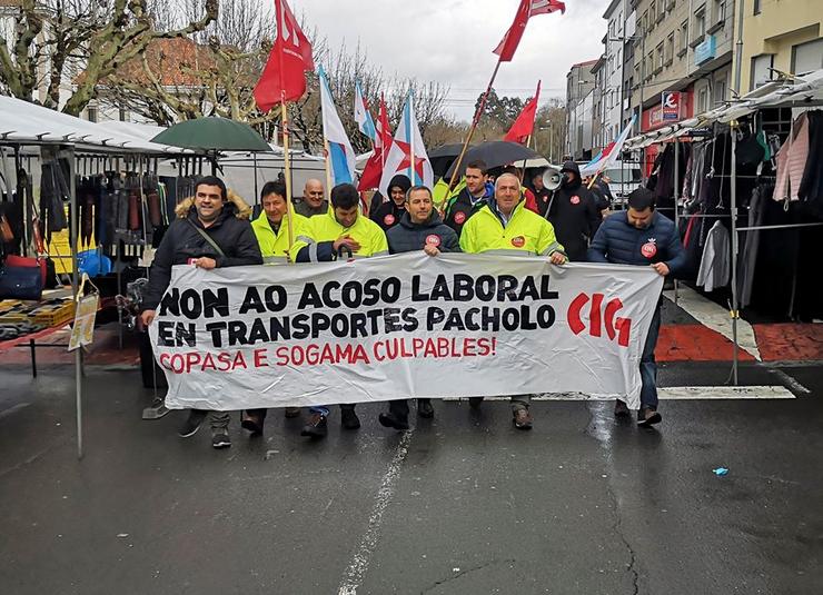 Manifestación contra o acoso laboral en Transportes Pacholo 