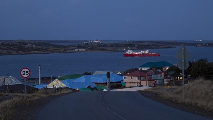 Barcos de pesca faenando nas Malvinas ( Falklands) 