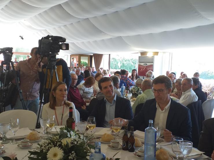 Pablo Casado presume do seu "compromiso coa contorna rural" nunha comida con m. PAULA XUSTO-EUROPA PRESS / Europa Press