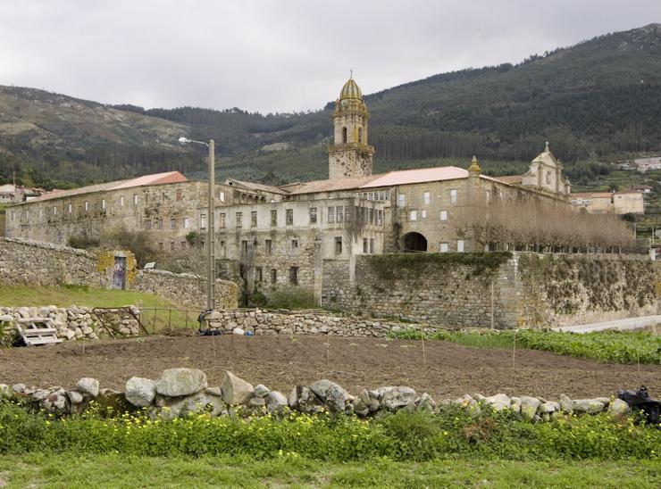 Mosteiro de Santa María de Oia, que foi campo de concentración de republicanos tras a Guerra Civil / turismo.gal