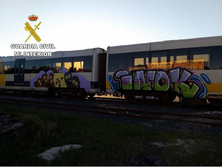 Detidos catro novos cando realizaban grafitis en dous vagóns de tren esta. GARDA CIVIL / Europa Press