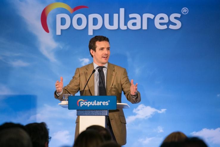 O presidente do Partido Popular, Pablo Casado, clausura un acto con afiliados. C. Serrano - Europa Press