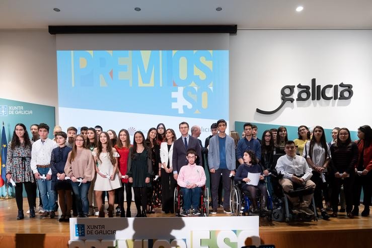 Galicia recoñece o rendemento e o esforzo de 40 estudantes de ESO, que Feijóo describe como 'a mellor xeración'. XUNTA 