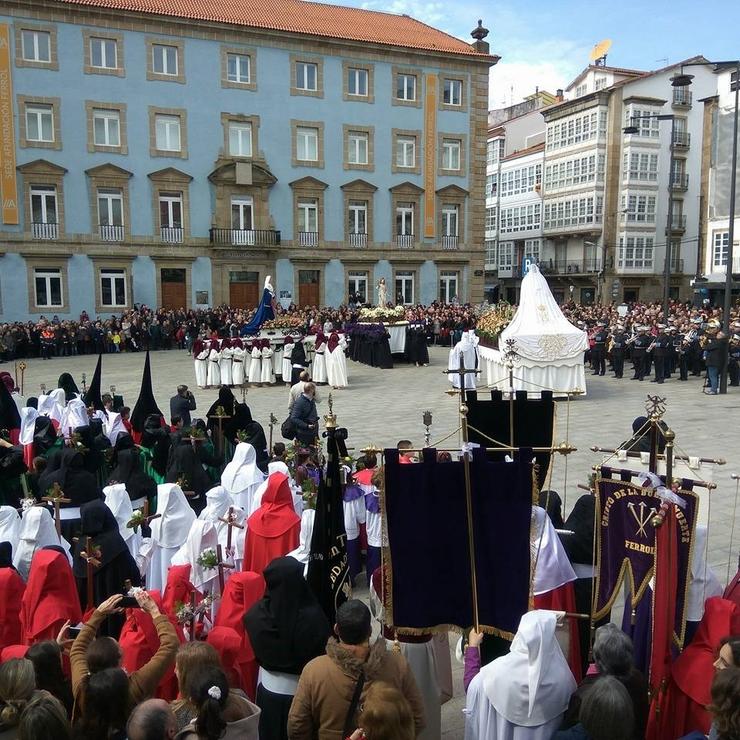Procesión da Resurrección en Ferrol. XUNTA DE CONFRARÍAS DE SEMANA SANTA - Arquivo 