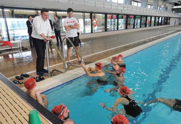 A Deputación coruñesa destina 306.000 euros a servizos de socorrismo en piscinas e praias fluviais de 43 municipios. CEDIDA / Europa Press