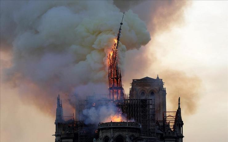 Incendio da catedral de Notre Dame, en Paris 