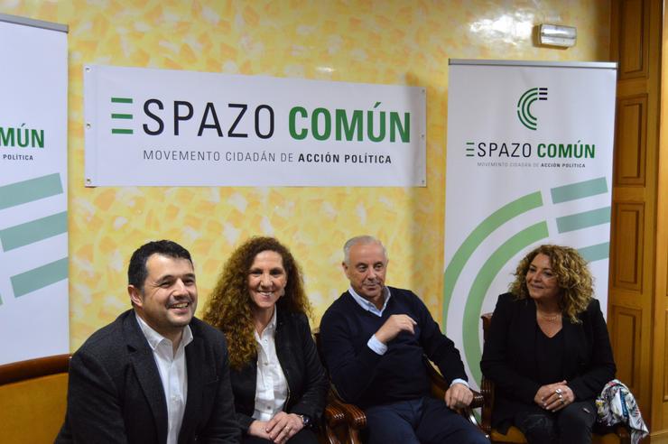 Pachi Vázquez (segundo pola dereita), na presentación de Espazo Común 