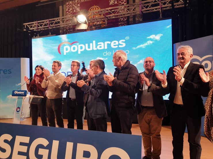 Alberto Nuñez Feijóo, Jaime de Olano e José Manuel Barreiro, entre outros, nun acto de campaña do PP en Lugo 
