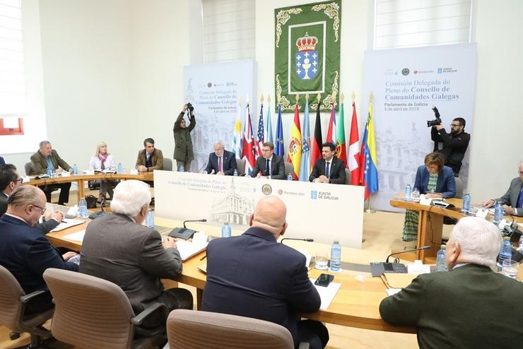 Feijóo pide ao Goberno que facilite o retorno das familias emigradas en Ven. PARLAMENTO DE GALICIA 