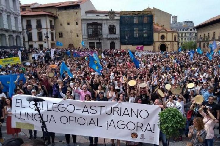 Manifestación do 2018 en Oviedo a favor da oficilidade do galego en Asturias 