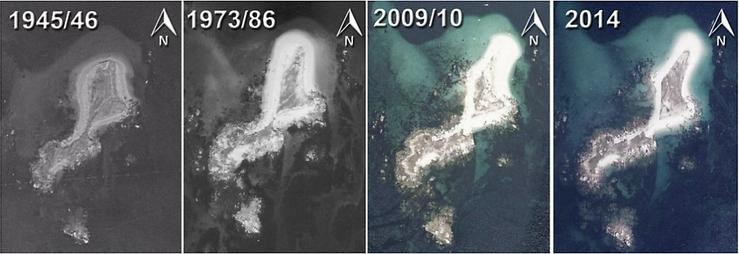 Fotografías aéreas do illote de Guidoiro  Areoso (1945-2014). A partir da década de 1980, o aumento do nivel do mar reduciu un metro a altura da duna na área norte e estreitou as praias ata o punto de que a illa pronto se dividirá en dúas 